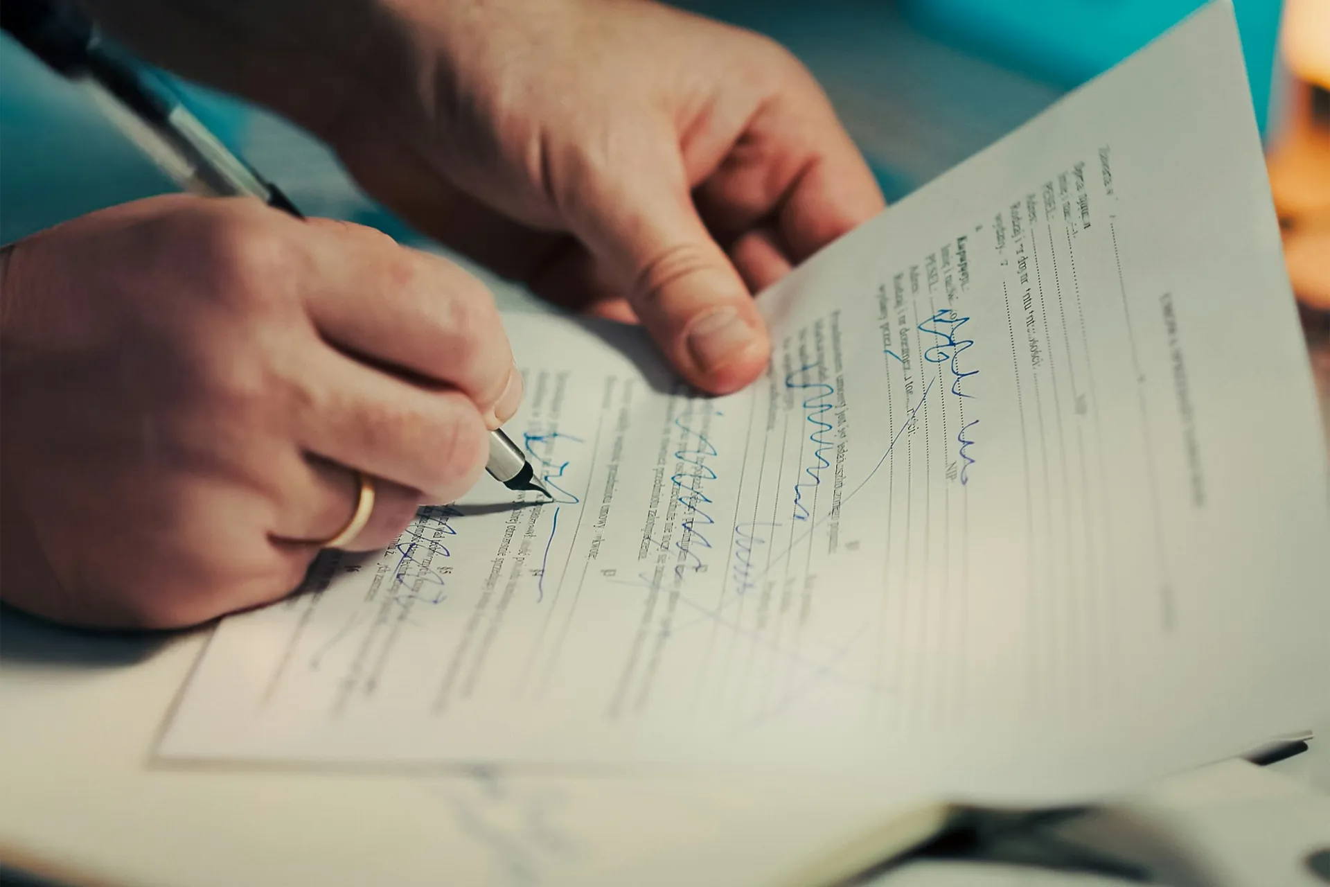 Clauses essentielles du contrat en portage salarial