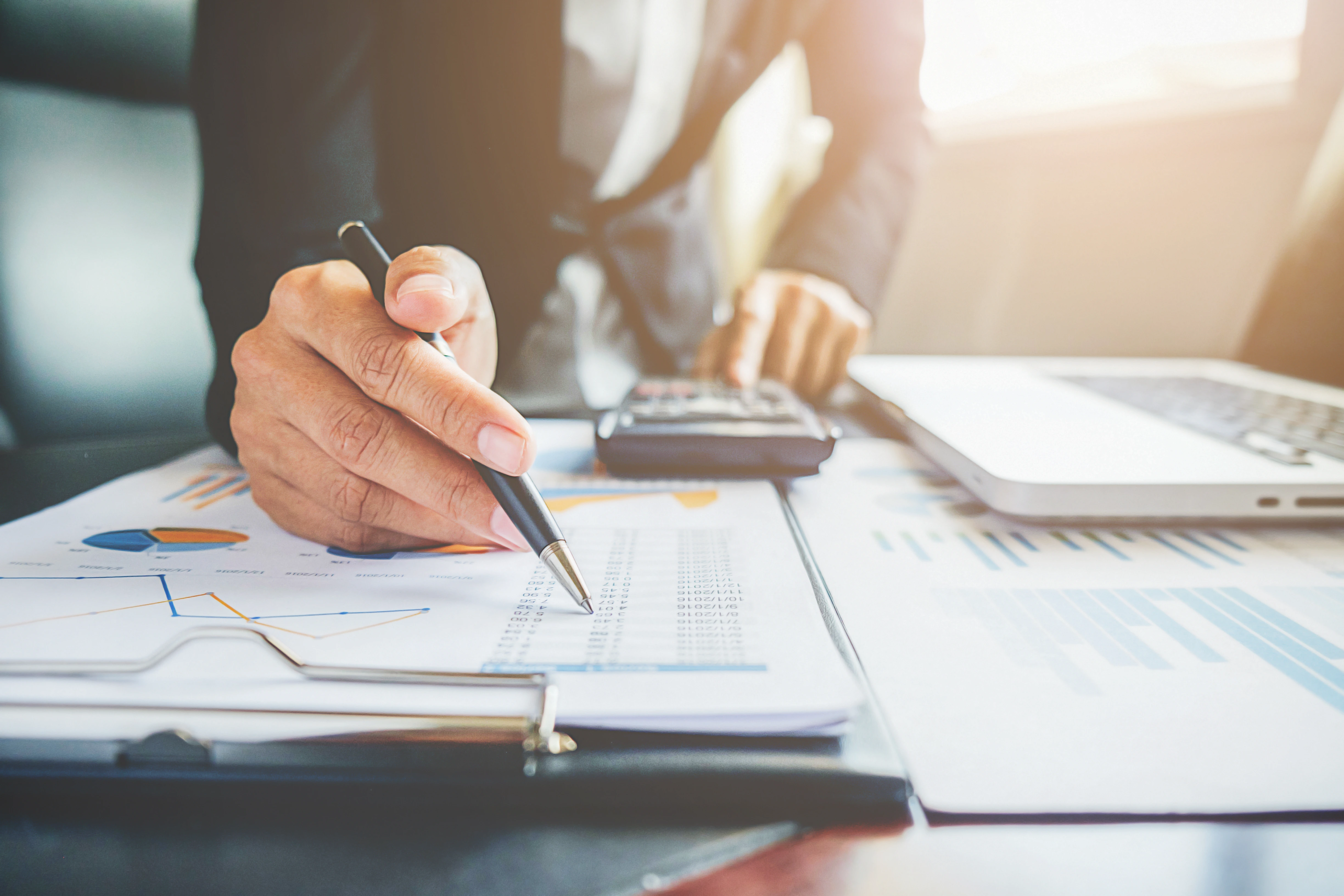Analyse professionnelle de graphiques et optimisation