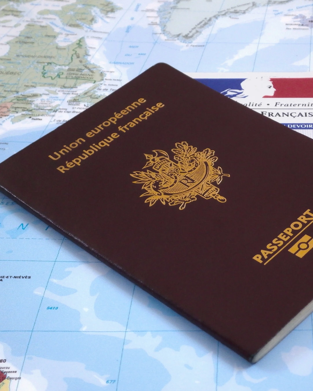 Portage salarial international et détachement